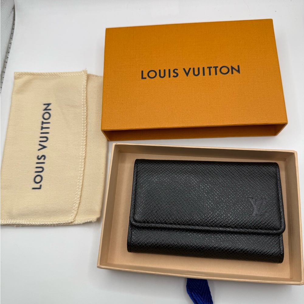 Louis Vuitton Taiga Leather Key Holder like new